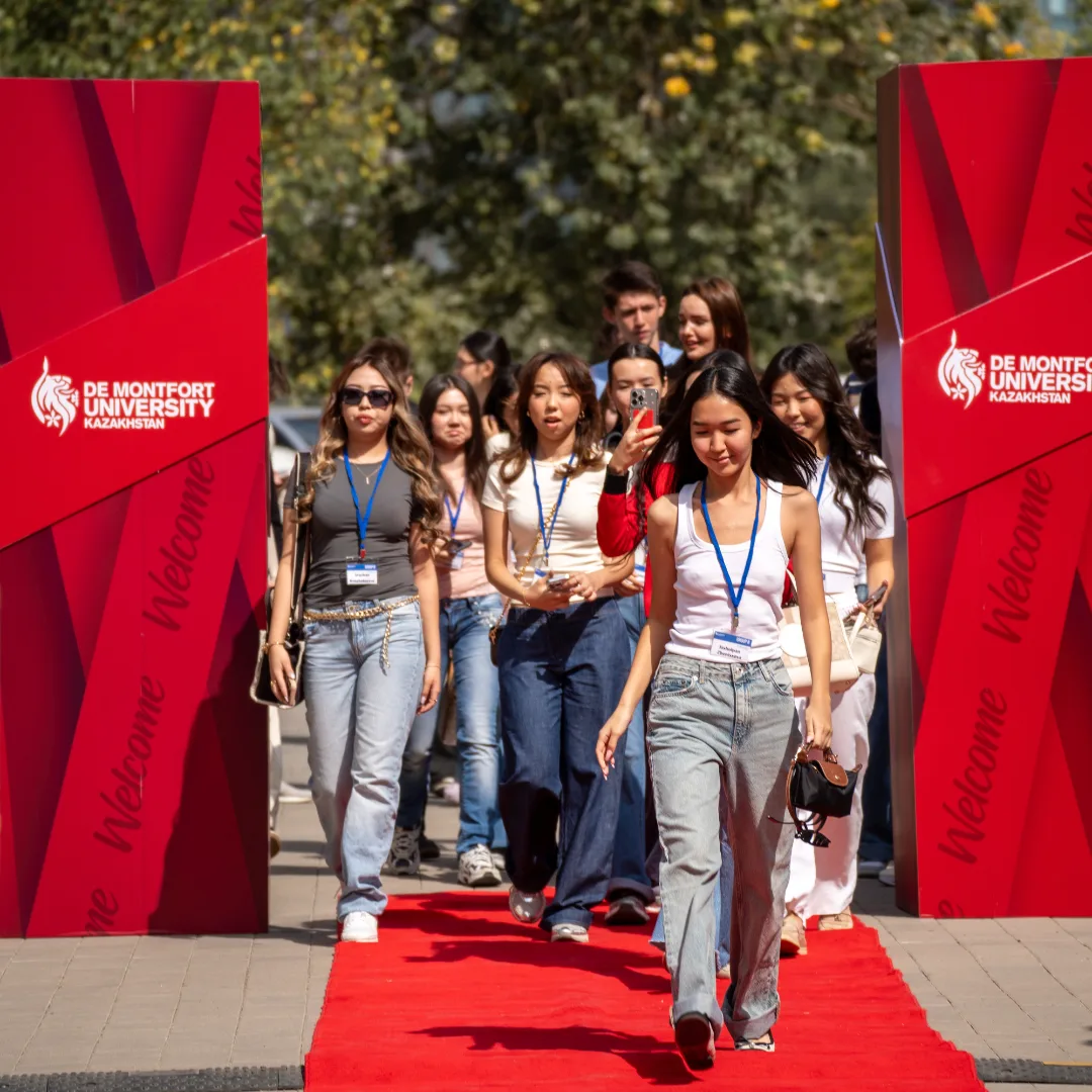 students outdoor campus